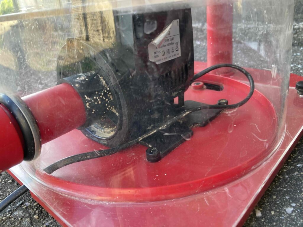 スキマーのポンプ