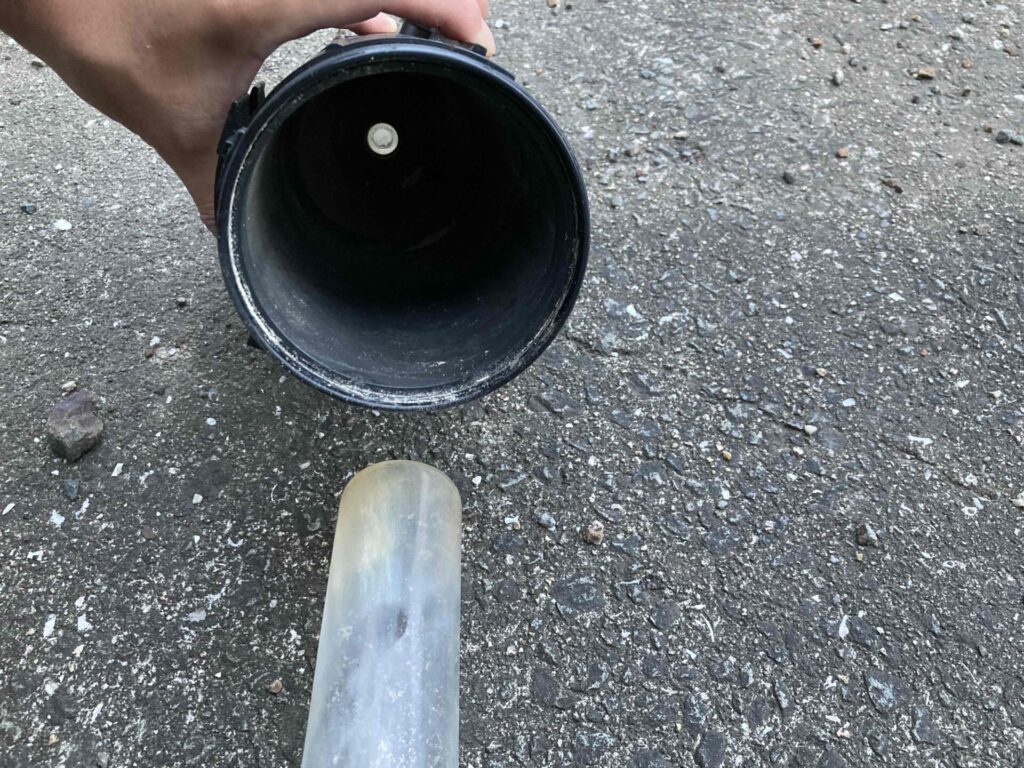 殺菌灯の水が流れるところ